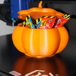 DSC09144-r.jpg Halloween pumpkin / Candy box