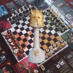 374d4a32-f877-4fd7-802f-35dceb544fb6.jpg Lannister Meryn Trant chess bishop, helmet and Lannister emblem