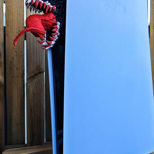 1694790353886-01.jpeg Tête de Venom imprimée en 3D pour la Playstation 5