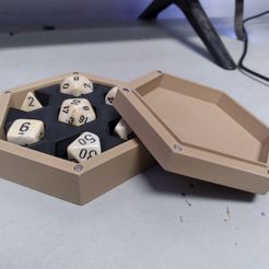 hex-1.jpg Fichier STL Coffre-fort pour dés hexagonaux avec aimants・Plan imprimable en 3D à télécharger