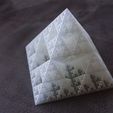 DSC07235.JPG Free STL file spiral vase Sierpinski pyramid (Openscad)・3D printable design to download