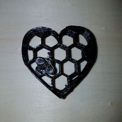 HoneyBeeHeart.jpg 3D-Datei Honigbiene Herz kostenlos・3D-Drucker-Design zum herunterladen