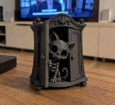 Haunted Wardrobe Skeleton Cat – Halloween Decor