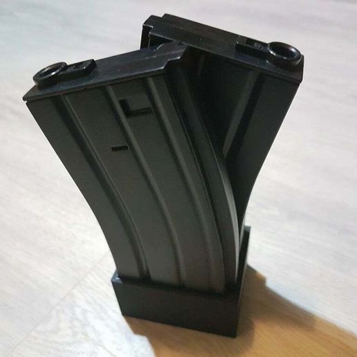 20171128_074922.jpg M4 / AR15 STANAG Magazine Stand