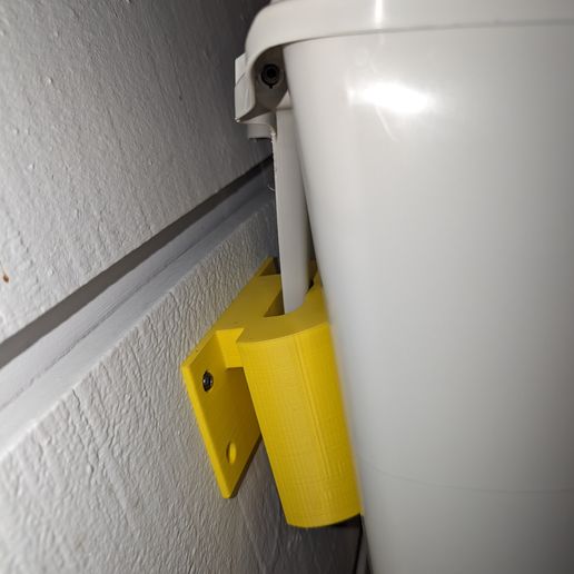 PXL_20240205_080254738.jpg Ontario green bin small bin wall mount Holder