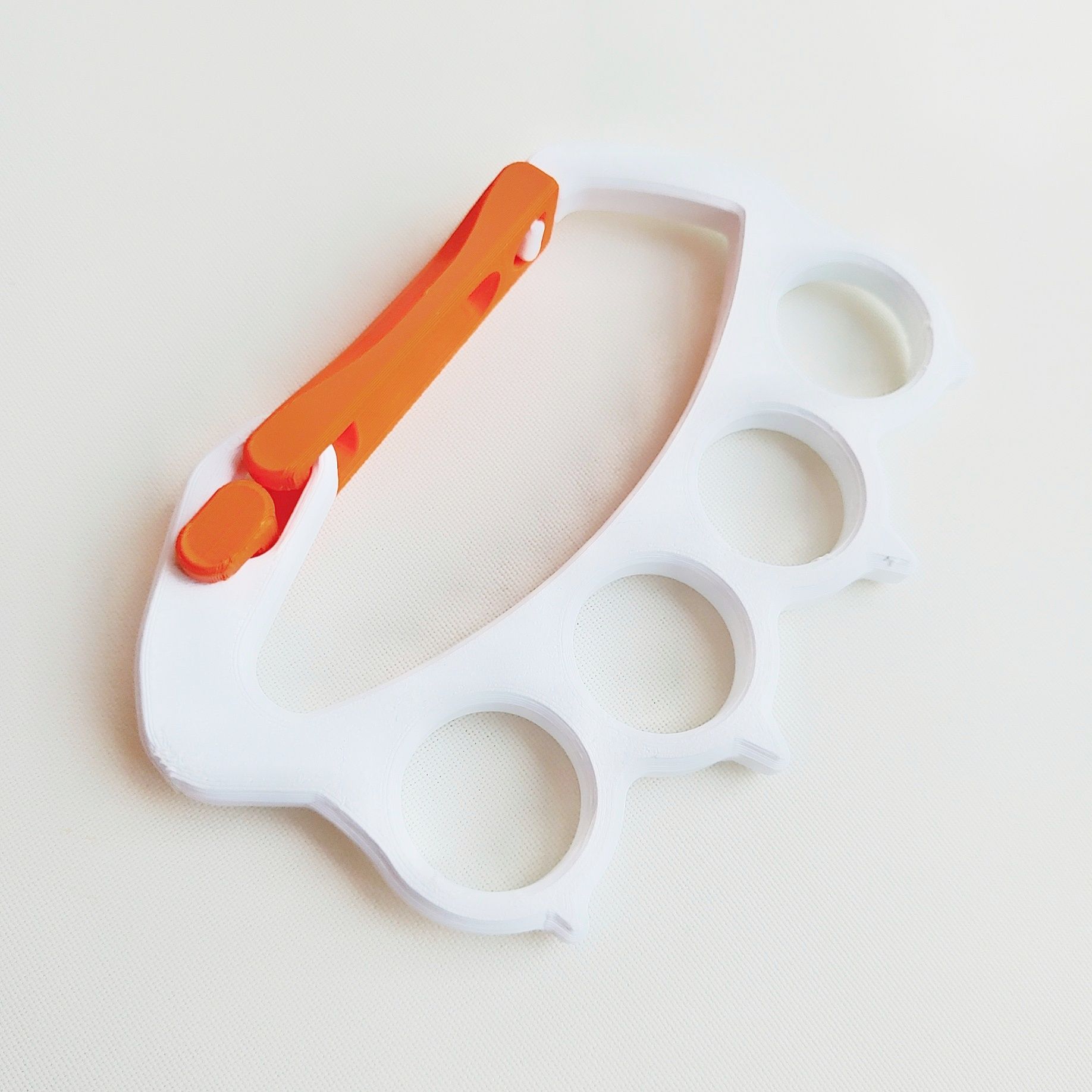 STL file Keychain brass knuckle carabiner・3D printer model to download