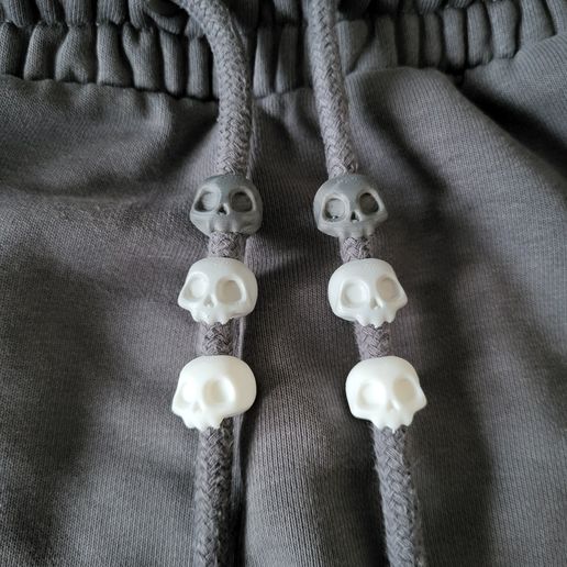 20250302_180547.jpg Cute skull - drawstring beads