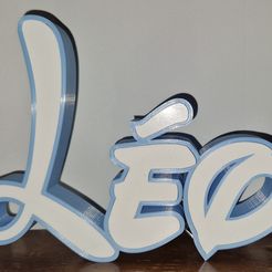 20230411_123652.jpg Lampe prénom Léo disney