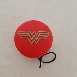 YOYO_WONDER_WOMAN.jpg Бесплатный STL файл Wonderwoman yoyo・3D-печатная модель для загрузки