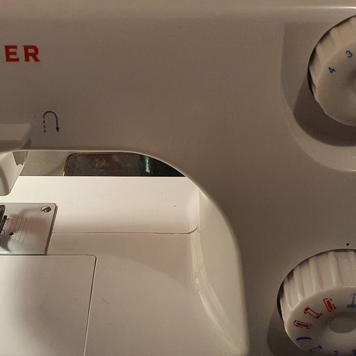 20210124_193231.jpg BUTTON REVERSE LEVER TRADITION SINGER SEWING MACHINE