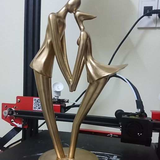 Couple-Kissing-edit.jpg Pareja besándose