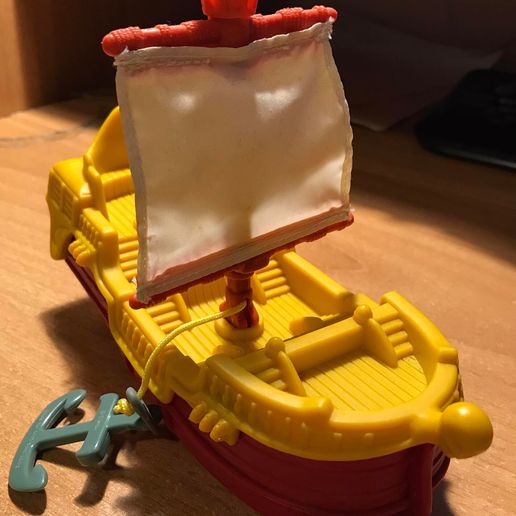 333075763_760989015387035_279798487300122571_n.jpg Pont du bateau à crochets des capitaines, Jolly Roger de Peter Pan