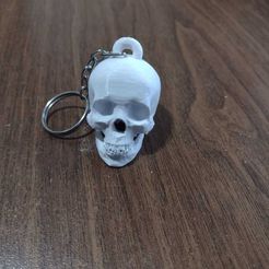 dd70a539-1bf0-4758-9c0a-ea9102cb7632.jpg Skull keychain