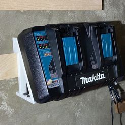 camphoto_1804928587.JPG Makita Dual Battery Charger French Cleat Mount