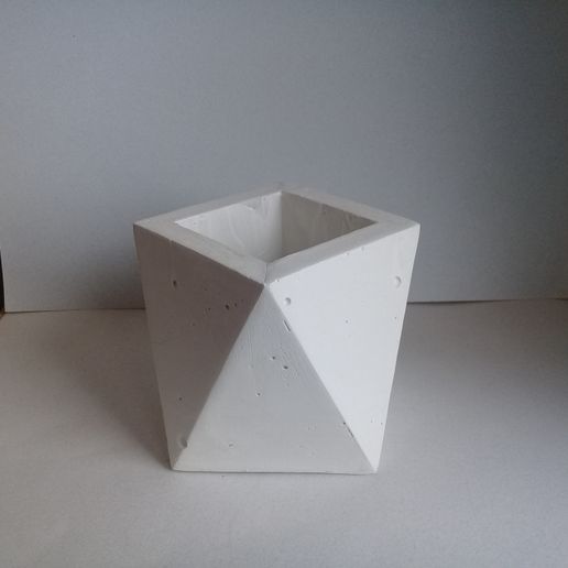 20200813_140036.jpg 3D file GEOMETRIC CEMENT POT MOULD・3D printable design to download, EngineerFer