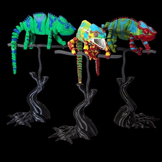 20250409_194517-Photoroom.jpg Panther Chameleon - Articulated Lizard with Tree Stand