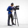 Cameraman2.2.jpg N2 Cameraman avec chapeau et casque caméra sur trépied