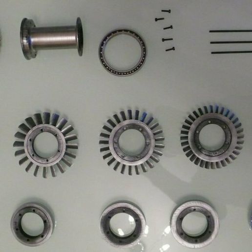 HP_rotor.jpg 低バイパス・ターボファン・ジェット・エンジン