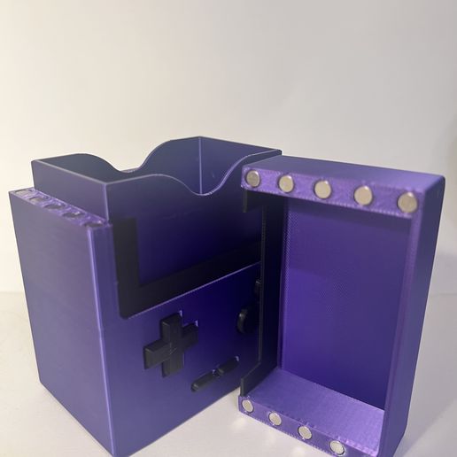 Photo-Jul-06-2025,-12-28-37-PM.jpg Gameboy Color Deck Box (Sin soportes)