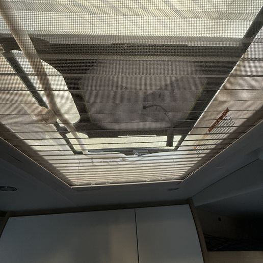 IMG_6760.jpeg Starlink Mini Skylight-Halterung für Leisure Travel Vans (LTV) und andere Wohnmobile, die das Dometic Midi Heki Dachfenster verwenden