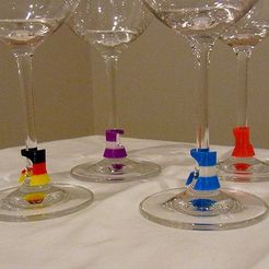 glasses_closeup_display_large.jpg STL-Datei Wine Glass Marker - Subtle, practical and stylish 3D printing talking point! kostenlos・Design für 3D-Drucker zum herunterladen