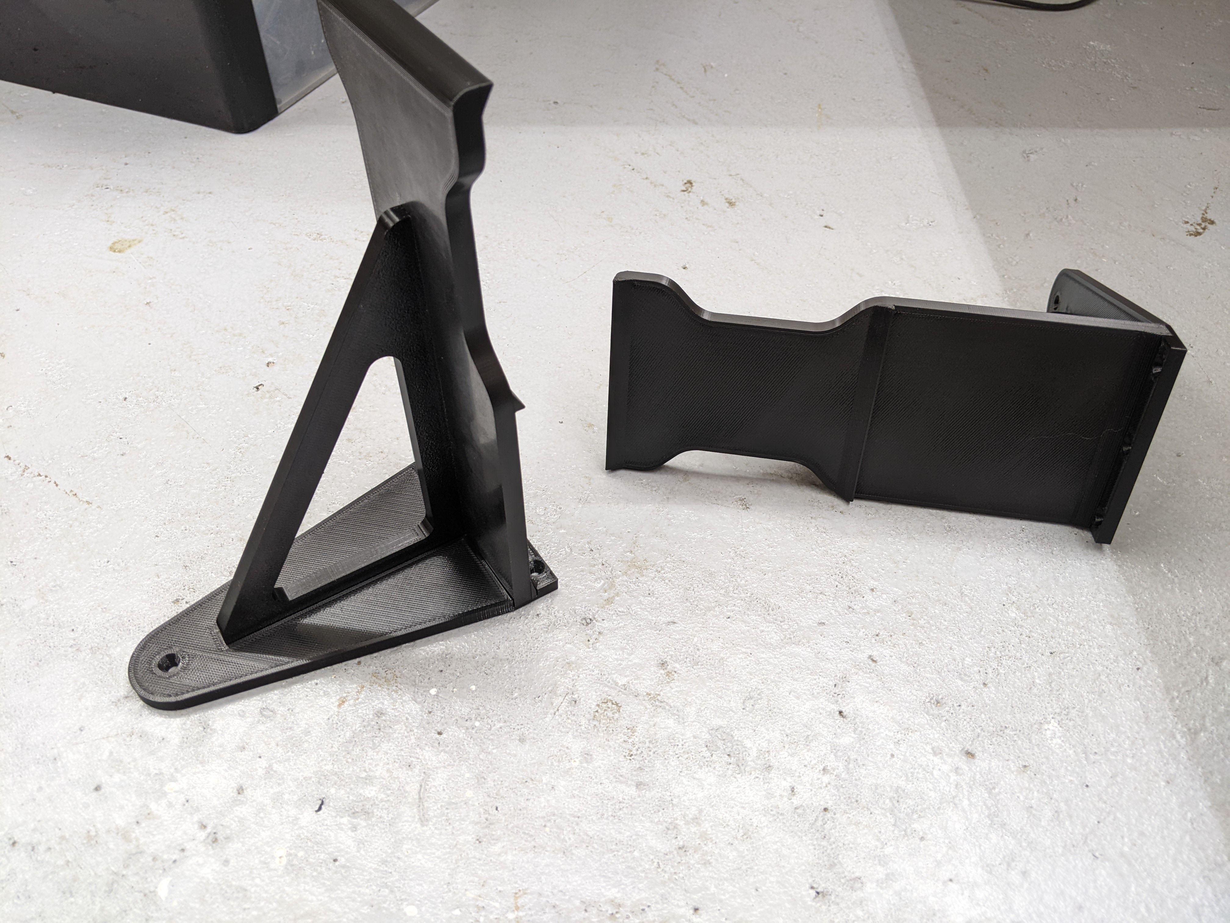 STL file R/C Car/Crawler Wall mount・3D print model to download・Cults