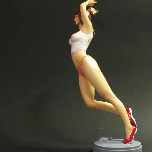 IMG_20190214_122445.jpg Chica en la playa