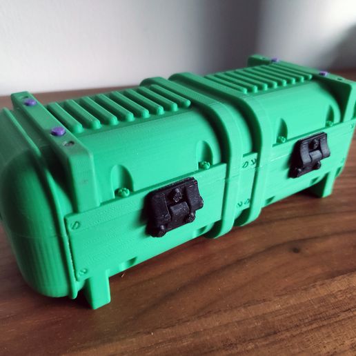 1741108232103.jpg Fallout - Taquilla / cofre Vault Tec con bisagra y pestillo