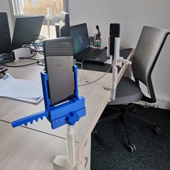 277186088_337229644908610_480961139356397696_n.jpg Бесплатный STL файл Настольная подставка для смартфона・Дизайн 3D-принтера для скачивания