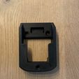 3.jpg Soporte de pared para baterías DEWALT