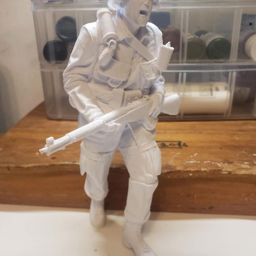 cdb4c4ea-4d33-49d2-89f6-dc8152416d74.jpg American paratrooper WW2