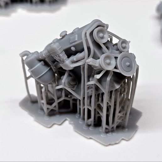 プラモデル　Maybach HL42 TRKMWS エンジンキット 1/35 🪖 1/35 Maybach HL42 Engine for Sdkfz 251・Free STL File for