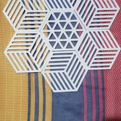 WhatsApp-Image-2023-09-27-at-22.15.53.jpeg 3MF file hexagonal for wall and cup support・3D print design to download