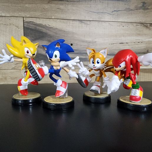 Team Sonic Figurine Set, SSBU Sonic, Tails, Knuckles, & Super Sonic amiibo figures