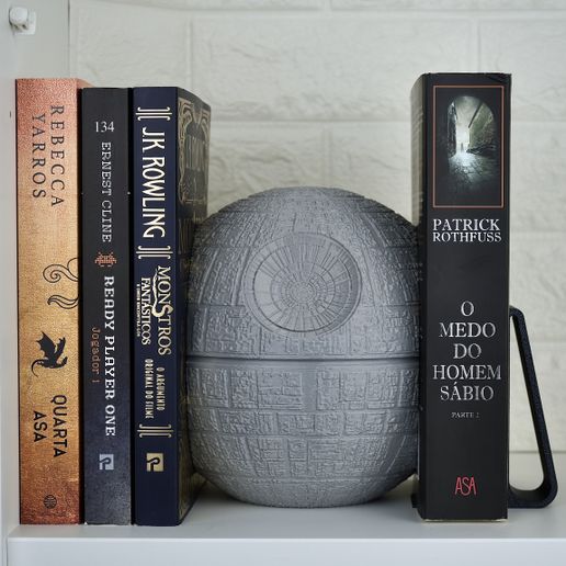 DSC01190.jpg Atril y sujetalibros inspirados en la Estrella de la Muerte de Star Wars