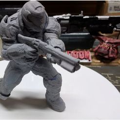 Doomguy.JPG STL-Datei Doomguy posed with shotgun kostenlos・Modell zum 3D-Drucken zum herunterladen