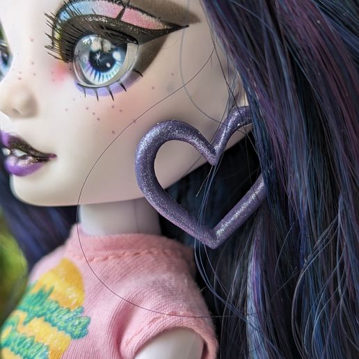 PXL_20230830_121328504.PORTRAIT.ORIGINAL.jpg Rainbow High/Shadow High Heart Earrings