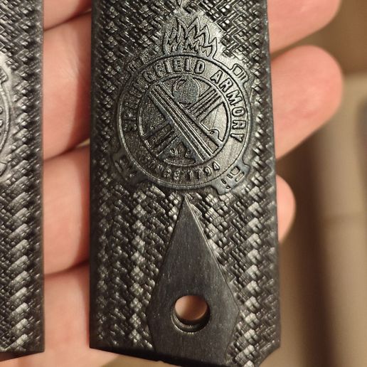 IMG_20220321_210102.jpg COLT 1911 BASIC GRIPS WITH PATTERN AND SPRINGFIELD LOGO