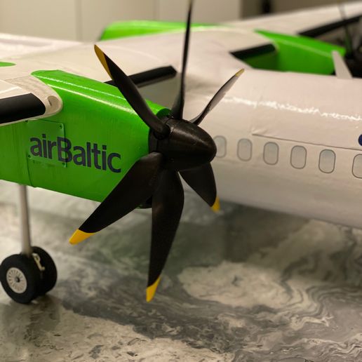 IMG_4178.jpg Dash 8 Q400