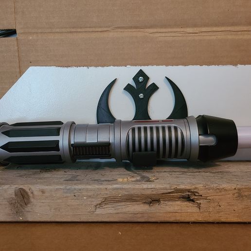 1000011875.jpg Rebellen-Lichtschwert-Wandhalterung