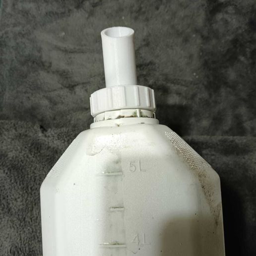 2.jpeg Couvercle de bidon de 5 litres avec bec verseur / Tapa de bidón de 5 litros con pico vertedor