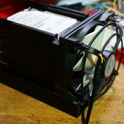 DSC05119.JPG Free STL file 3,5" to 5 x 2,5" HDD/SSD Holder 92mm FAN・Object to download and to 3D print