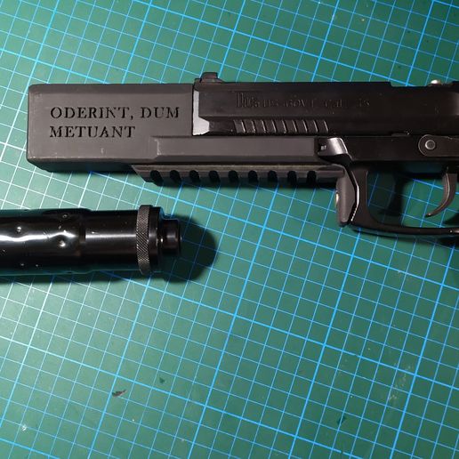 SnklrLMHUPo.jpg Modular muffler with Picatinny rail for Mk23 SOCOM.