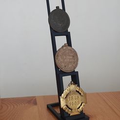 3.jpg Stand for badges