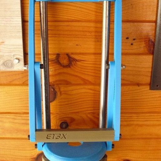 P001.JPG Compactador de botellas y latas