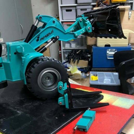 4.jpeg Huina wheel loader 583 quick coupler