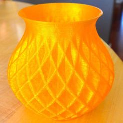 Doppelt gedrehte Vase