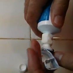 Refill_Travel_Toothpaste_display_large.jpg Descargar archivo STL gratis Tubo de transferencia de pasta de dientes・Modelo para la impresora 3D