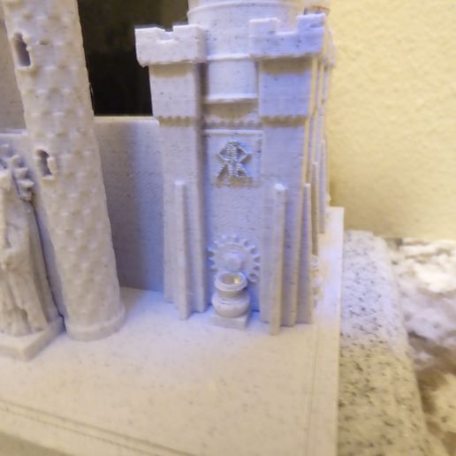P1090573.jpg PRINTABLE ROMAN CASTLE - SMARTPHONE STAND CELL PHONE HOLDER WITH GEM HOLDING URNS
