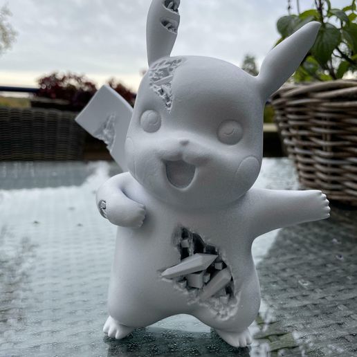 🗿 Daniel Arsham Style Pikachu sculpture - with crystals and